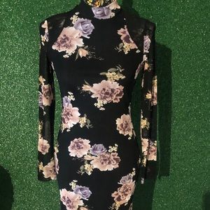 Women stretch flower dress 👗 size M NWOT